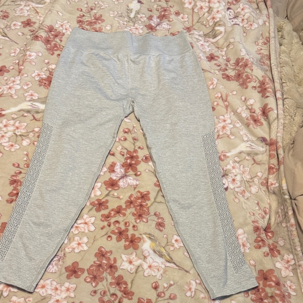 Women’s Fabletics Light Gray Leggings
